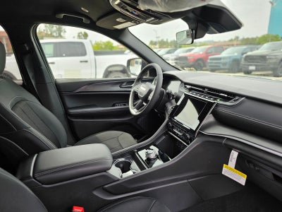 2026 Jeep Grand Cherokee Laredo