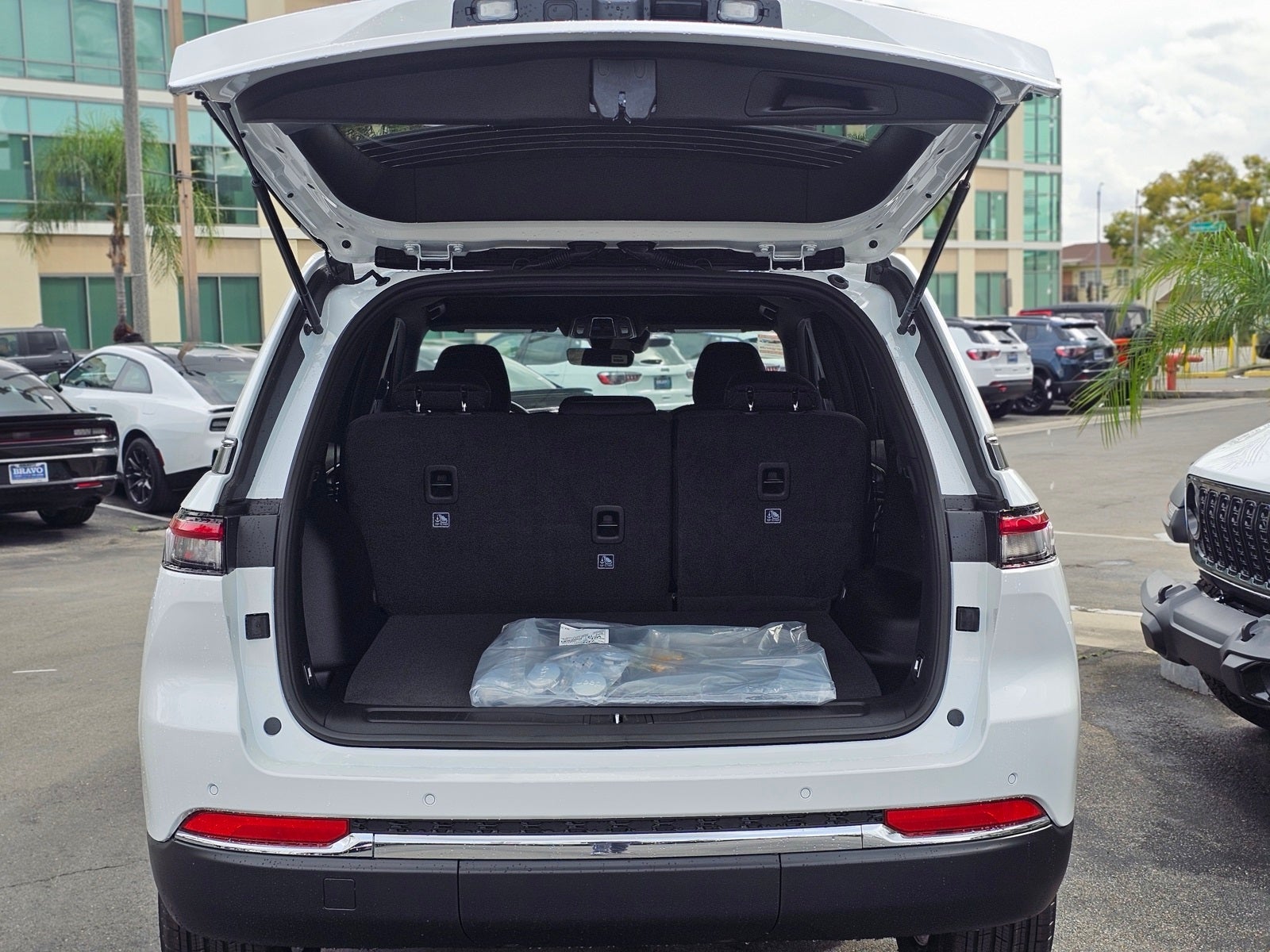 2026 Jeep Grand Cherokee Laredo