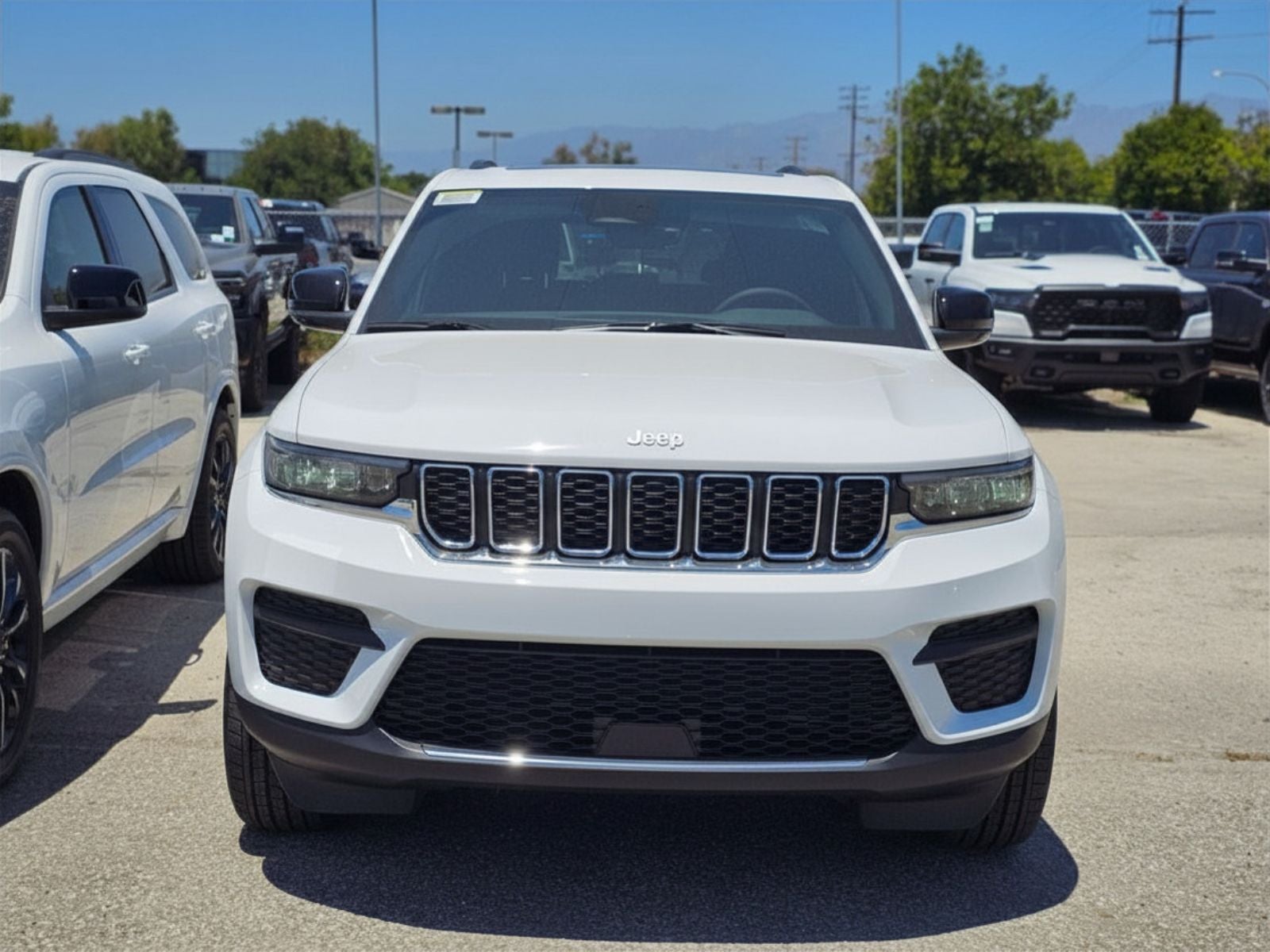 2026 Jeep Grand Cherokee Laredo