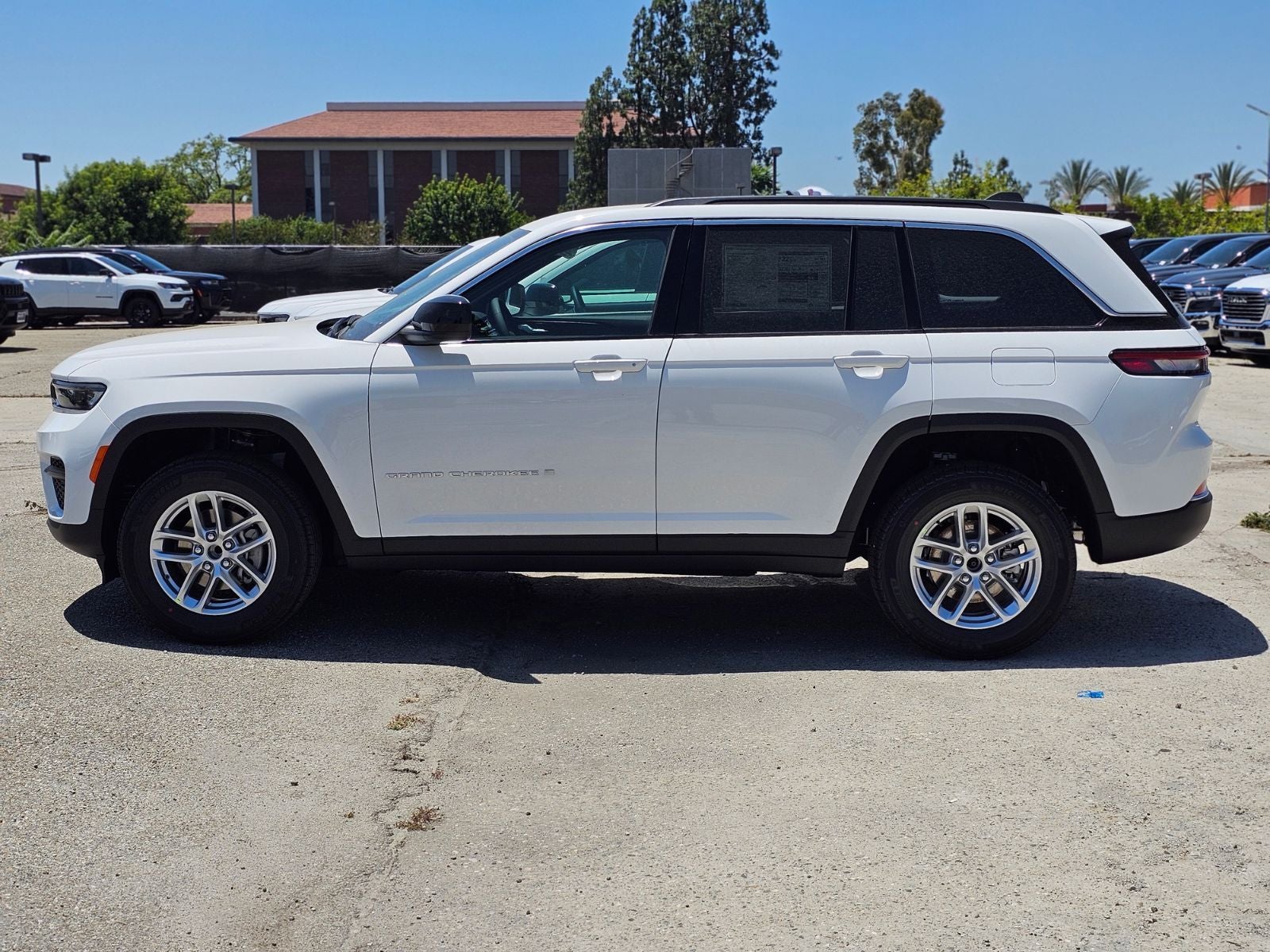 2026 Jeep Grand Cherokee Laredo