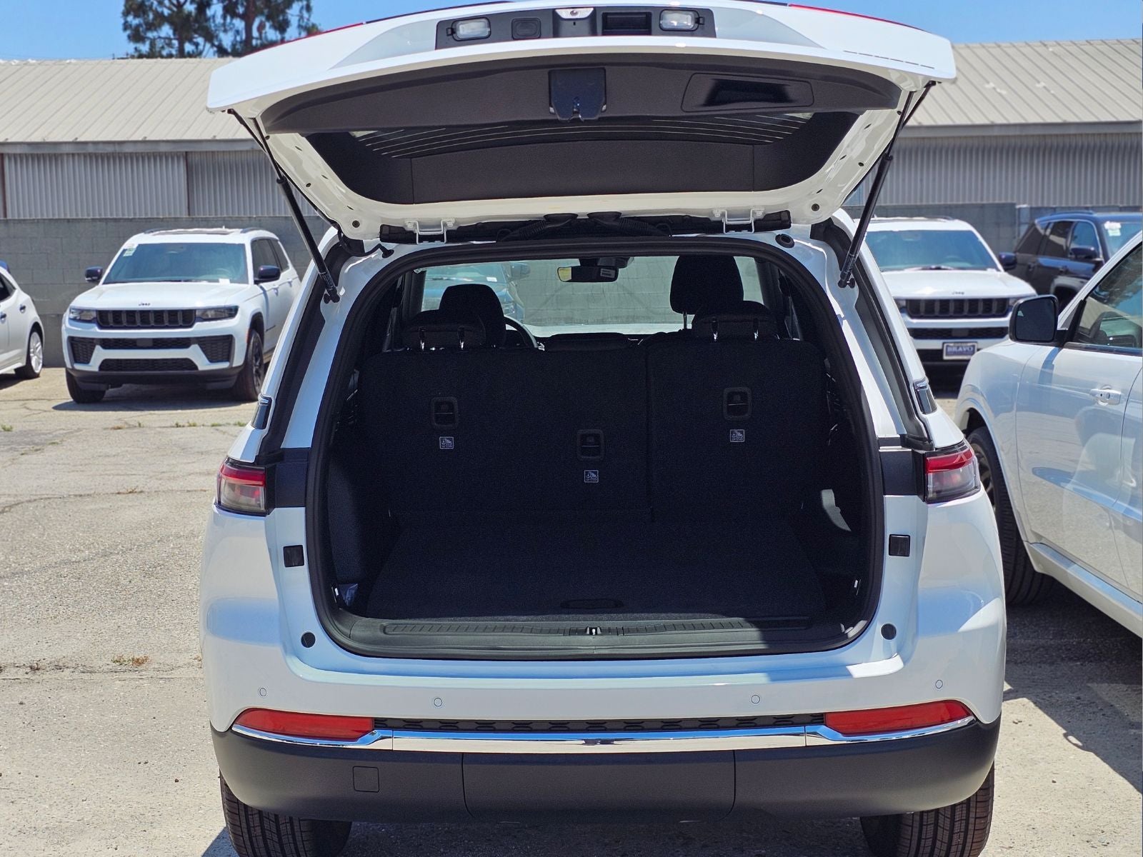 2026 Jeep Grand Cherokee Laredo