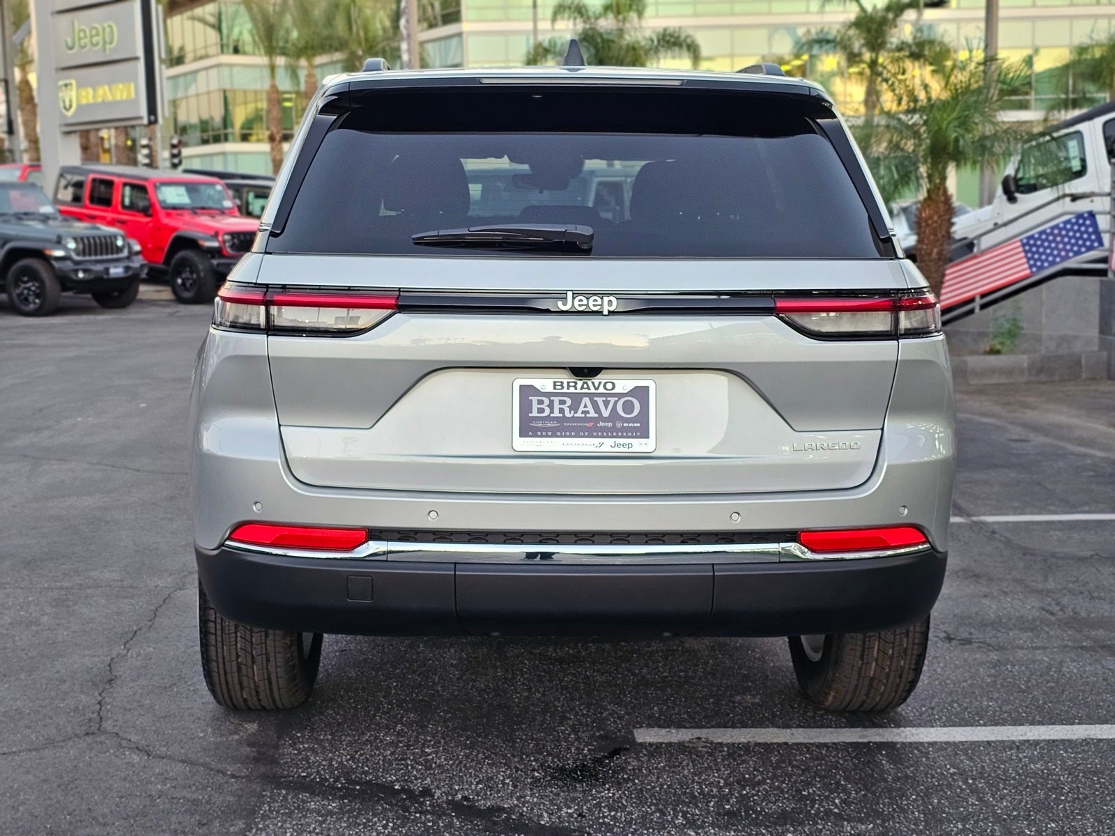 2026 Jeep Grand Cherokee Laredo