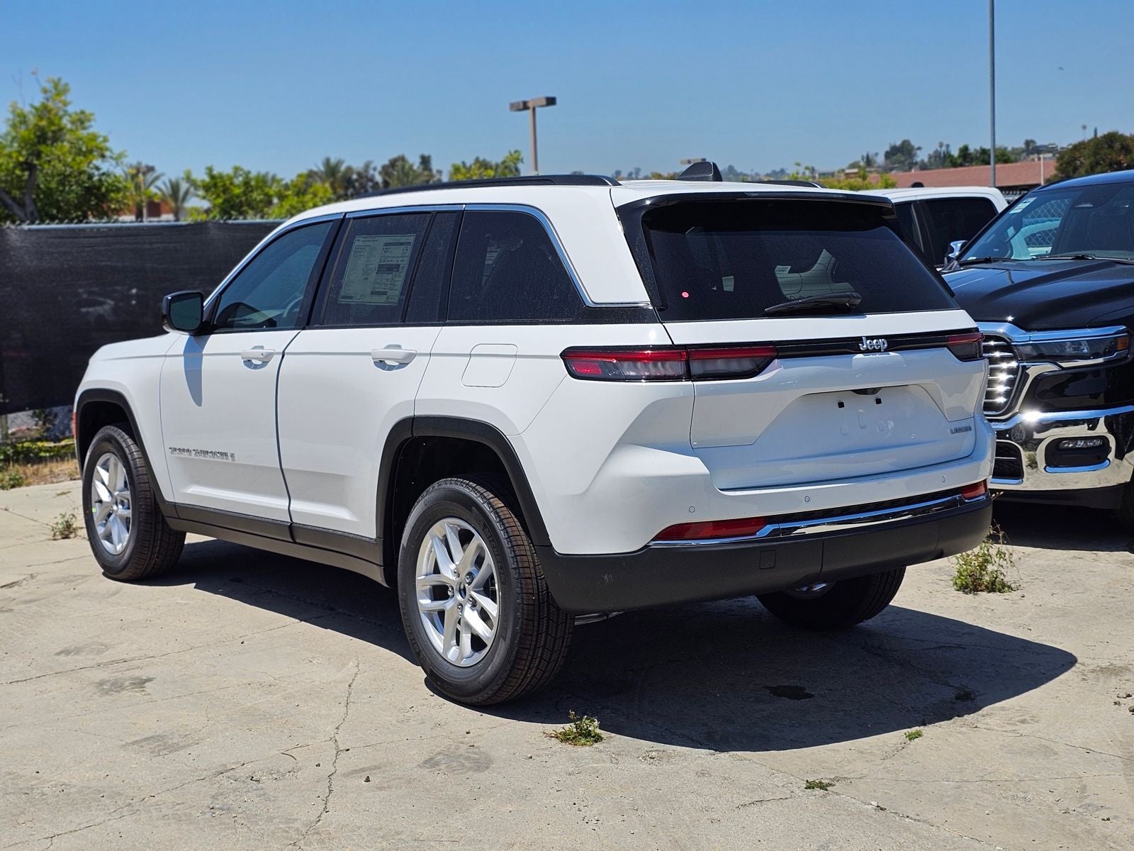 2026 Jeep Grand Cherokee Laredo