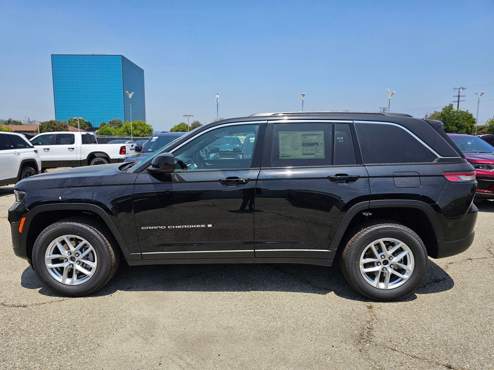 2026 Jeep Grand Cherokee Laredo