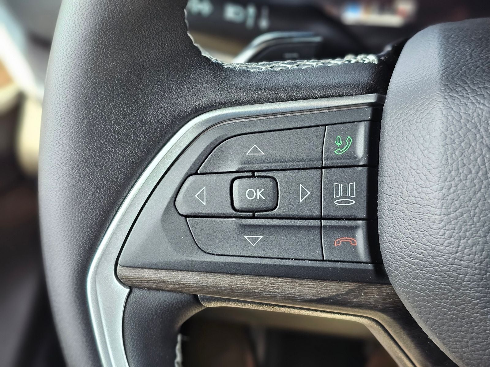 2026 Jeep Grand Cherokee Laredo Altitude