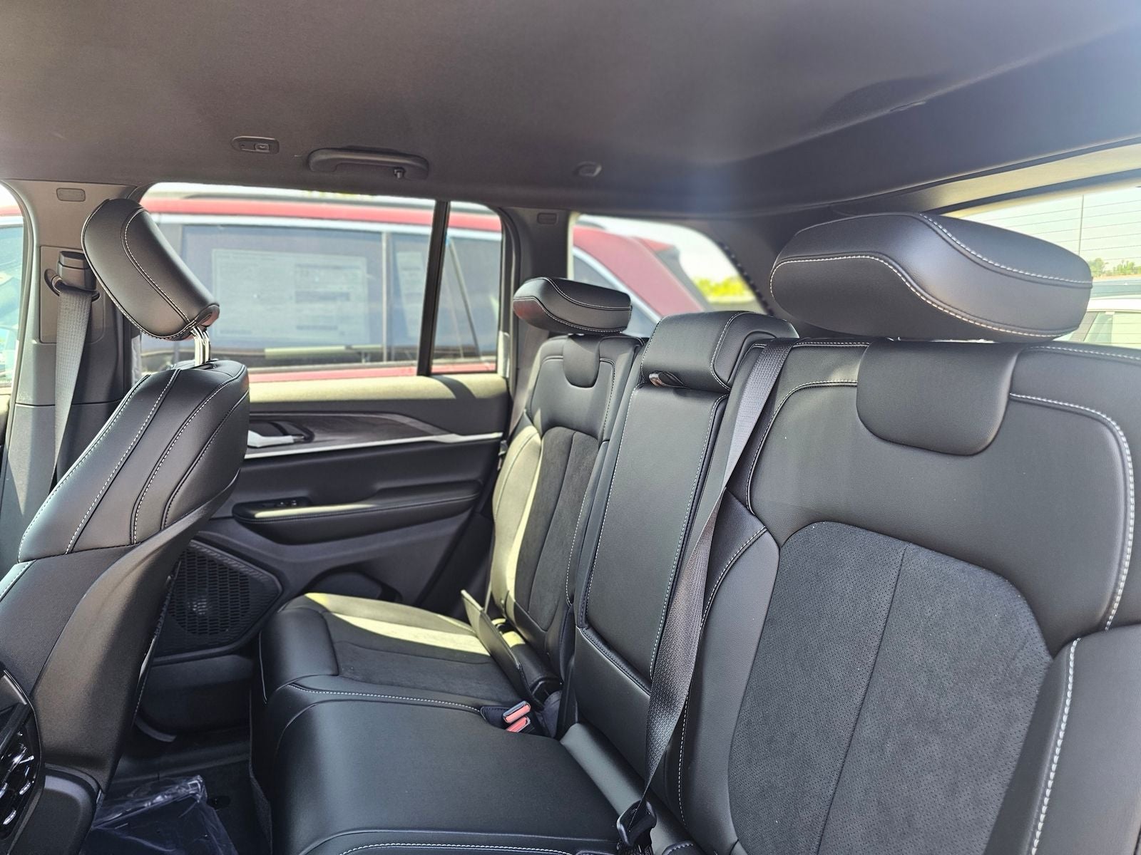 2026 Jeep Grand Cherokee Laredo Altitude