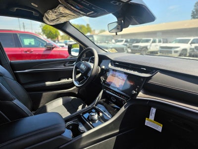 2026 Jeep Grand Cherokee Laredo Altitude
