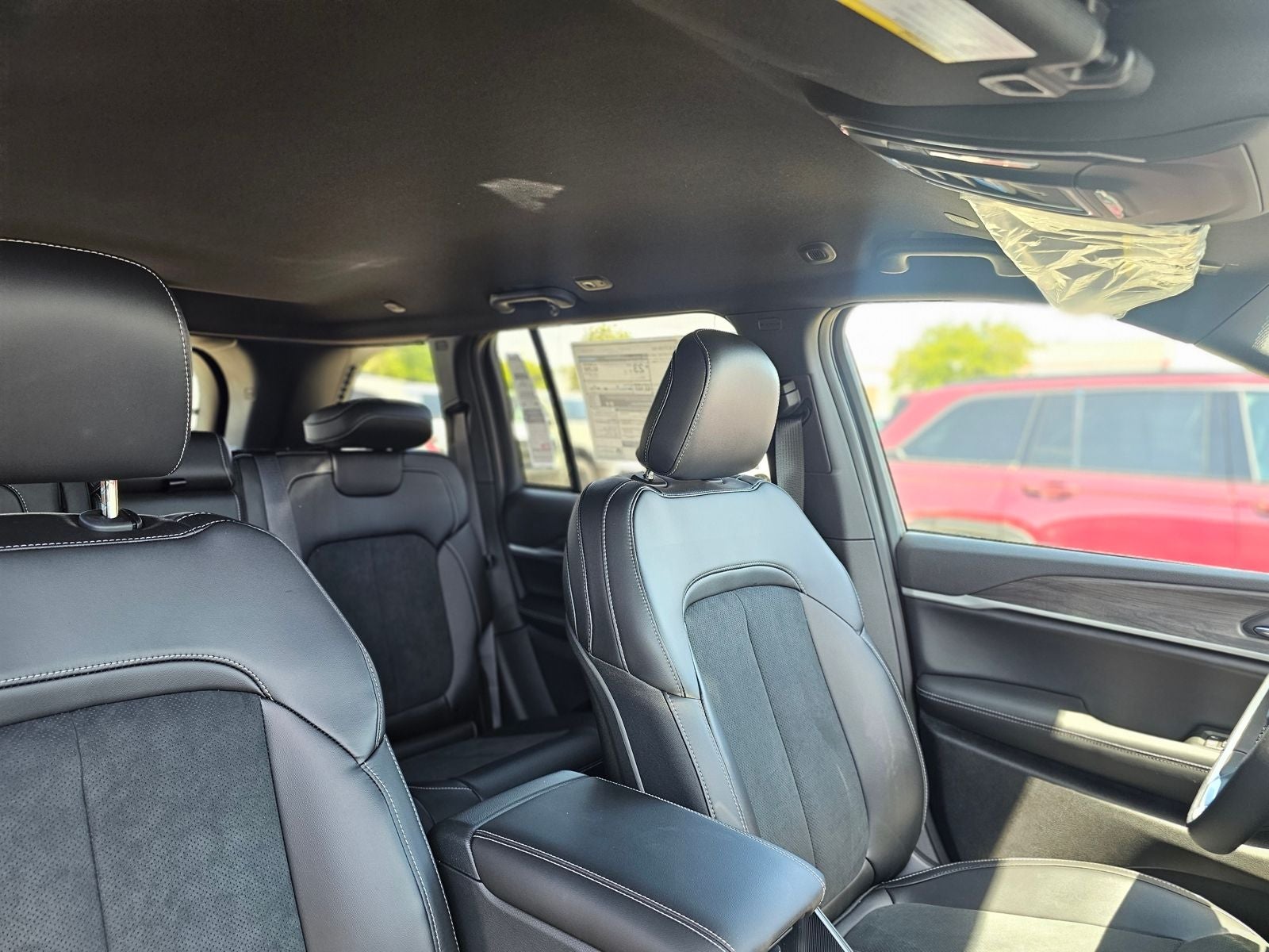 2026 Jeep Grand Cherokee Laredo Altitude
