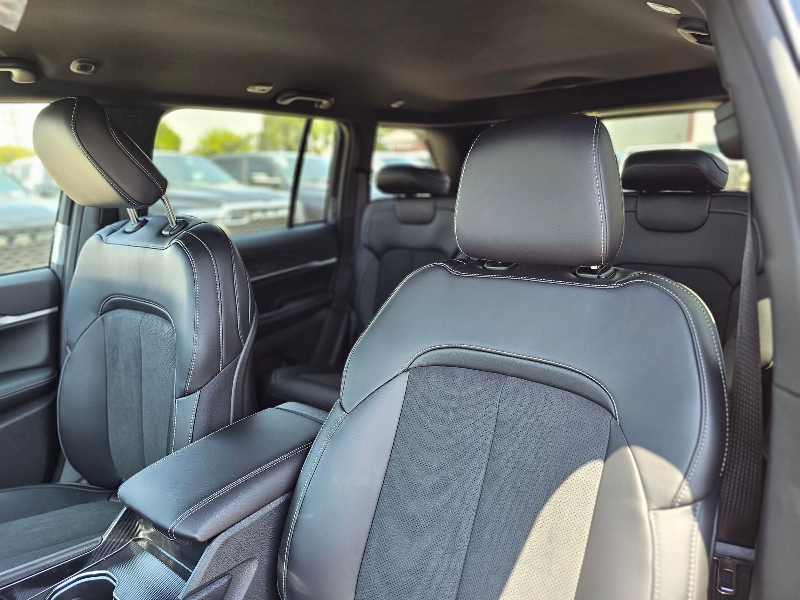 2026 Jeep Grand Cherokee Laredo Altitude