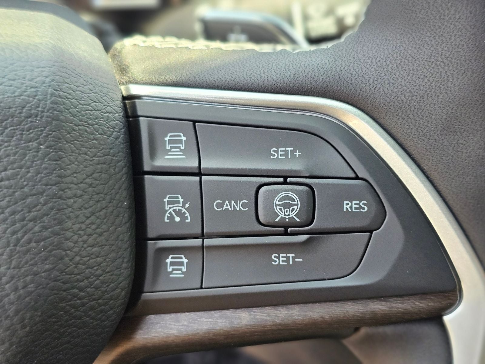 2026 Jeep Grand Cherokee Laredo Altitude