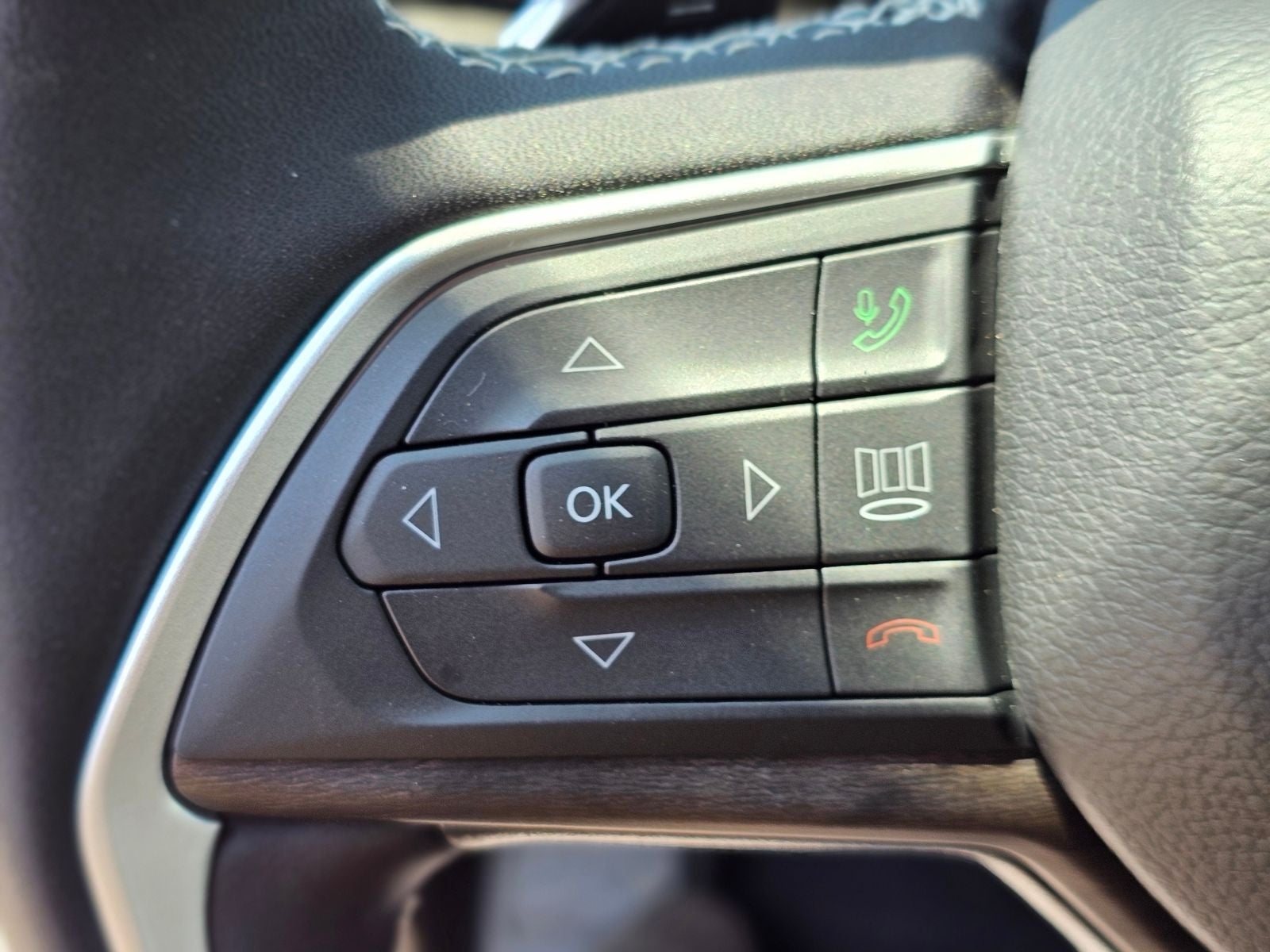 2026 Jeep Grand Cherokee Laredo Altitude