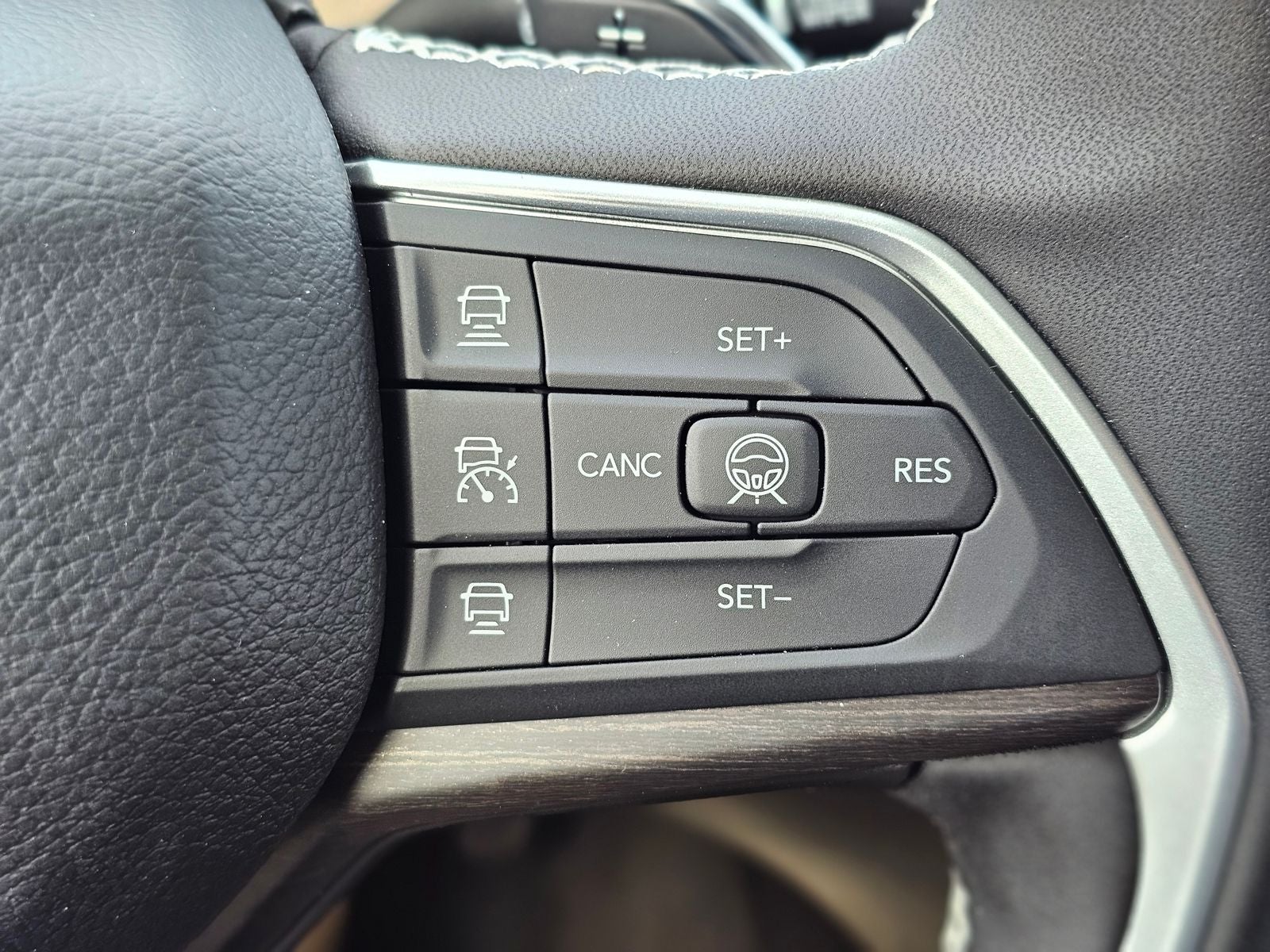 2026 Jeep Grand Cherokee Laredo Altitude