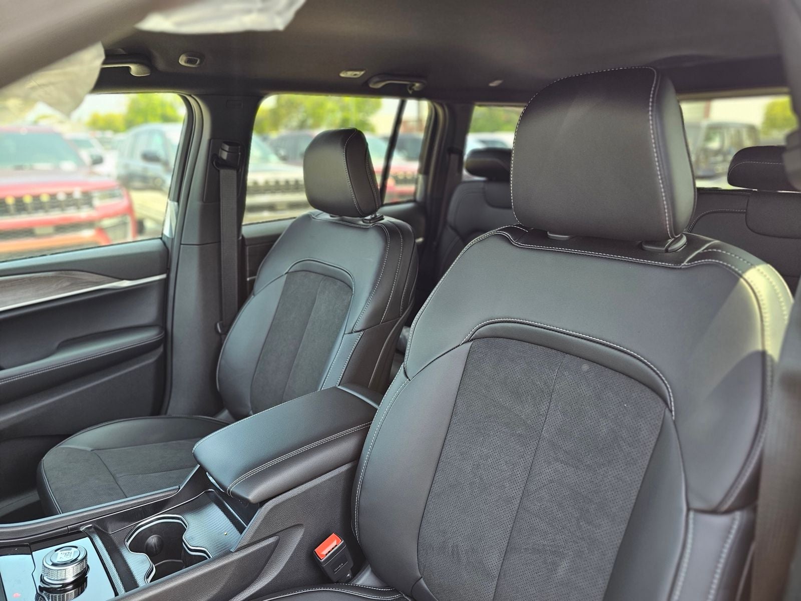 2026 Jeep Grand Cherokee Laredo Altitude