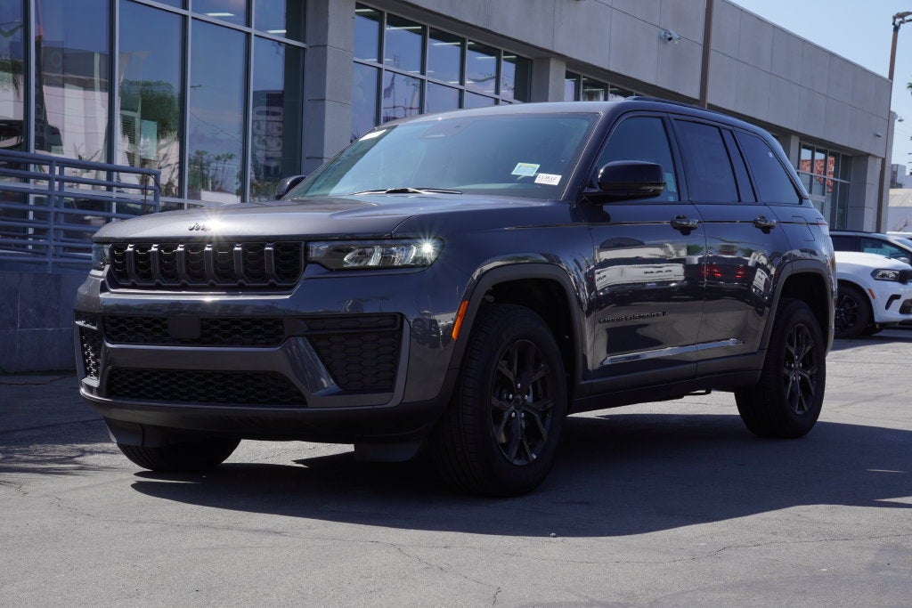 2026 Jeep Grand Cherokee Laredo Altitude 4X4 SUV