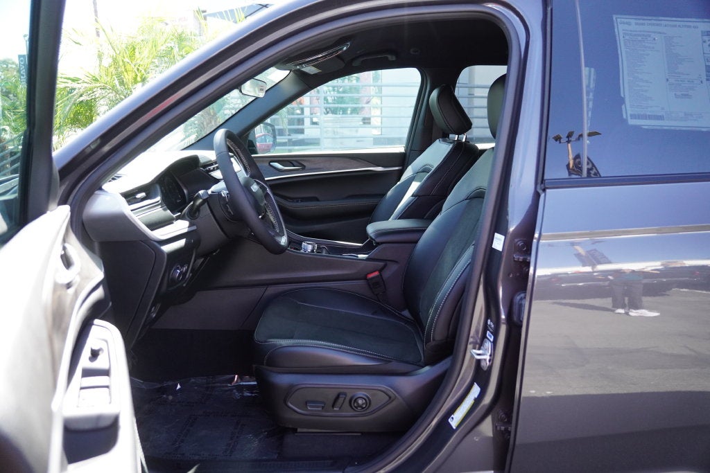 2026 Jeep Grand Cherokee Laredo Altitude 4X4 SUV