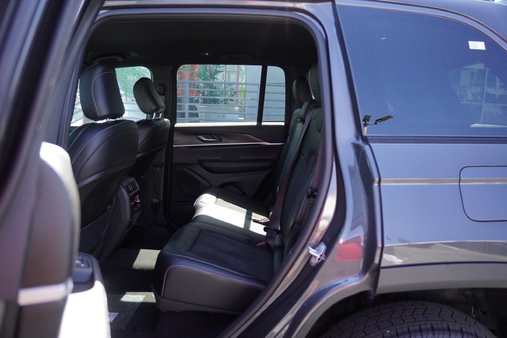 2026 Jeep Grand Cherokee Laredo Altitude 4X4 SUV