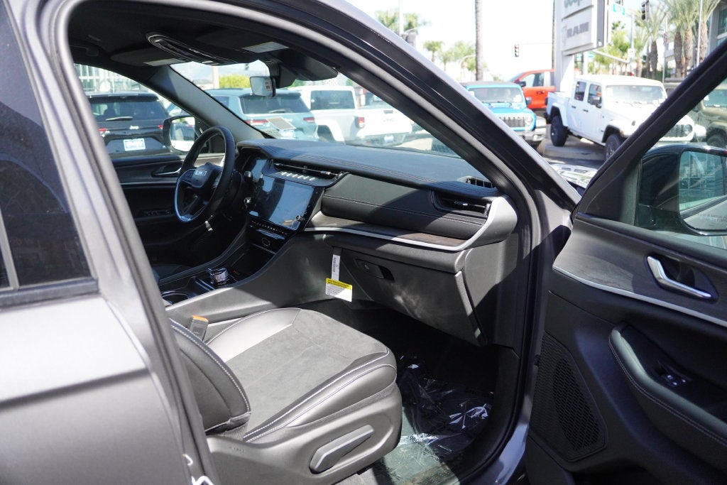 2026 Jeep Grand Cherokee Laredo Altitude 4X4 SUV