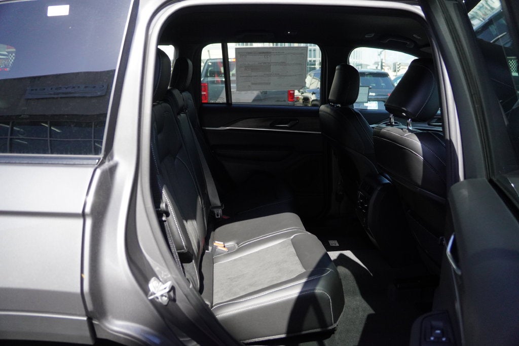 2026 Jeep Grand Cherokee Laredo Altitude 4X4 SUV