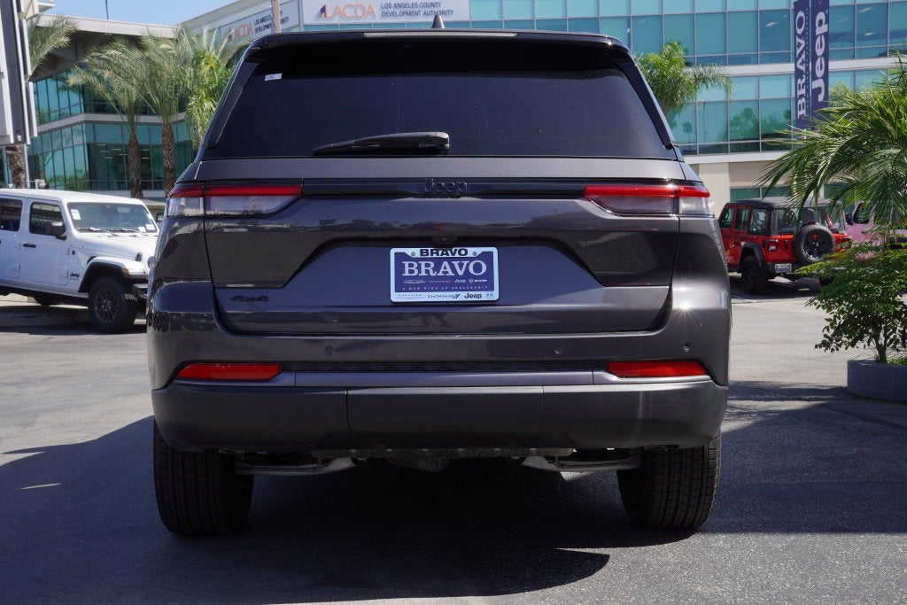 2026 Jeep Grand Cherokee Laredo Altitude 4X4 SUV