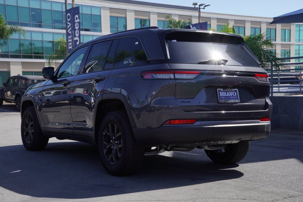 2026 Jeep Grand Cherokee Laredo Altitude 4X4 SUV
