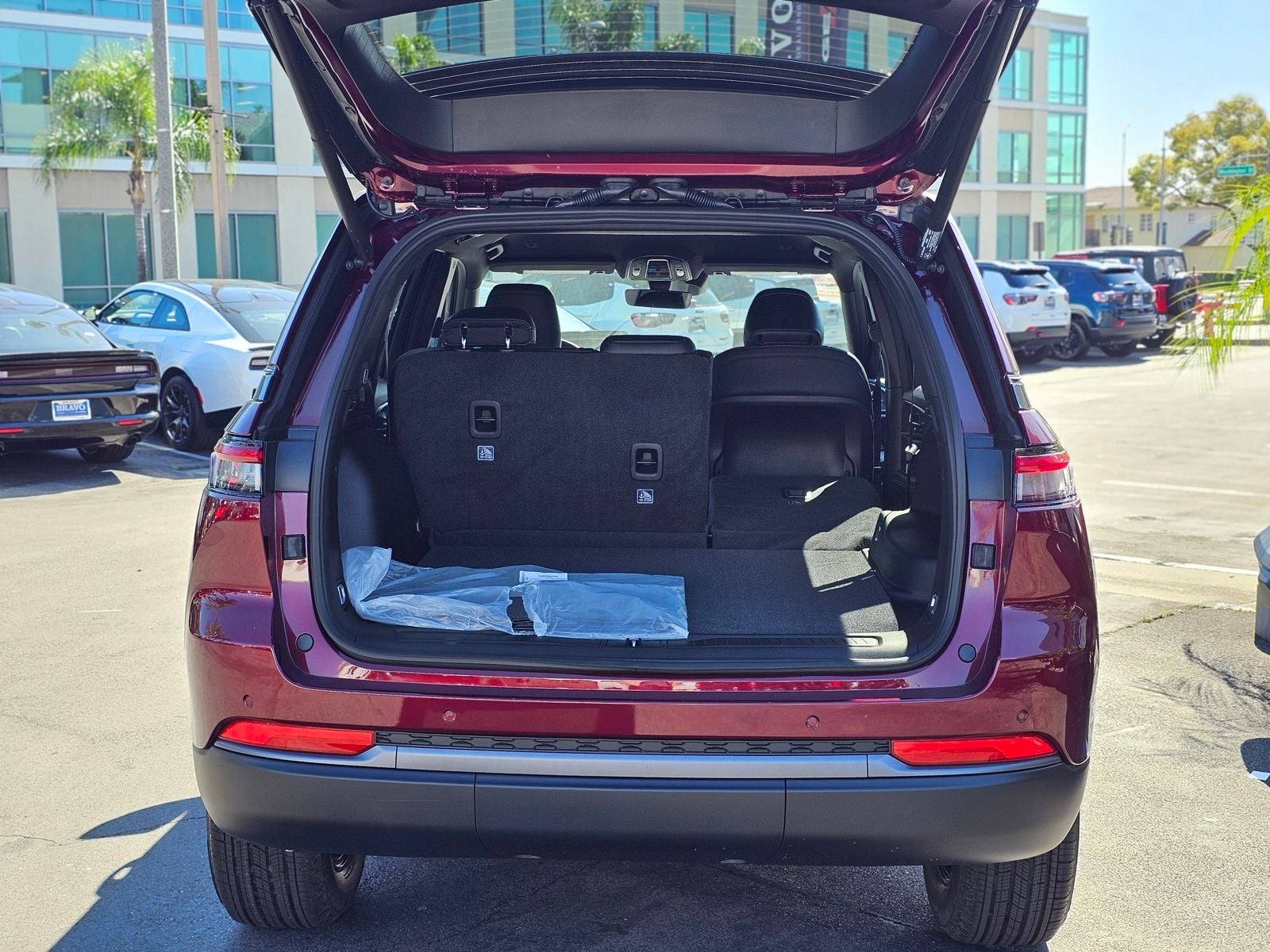 2026 Jeep Grand Cherokee Laredo