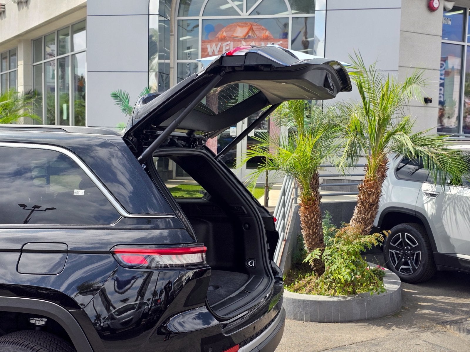 2027 Jeep Grand Cherokee Limited 2 ROW SUV