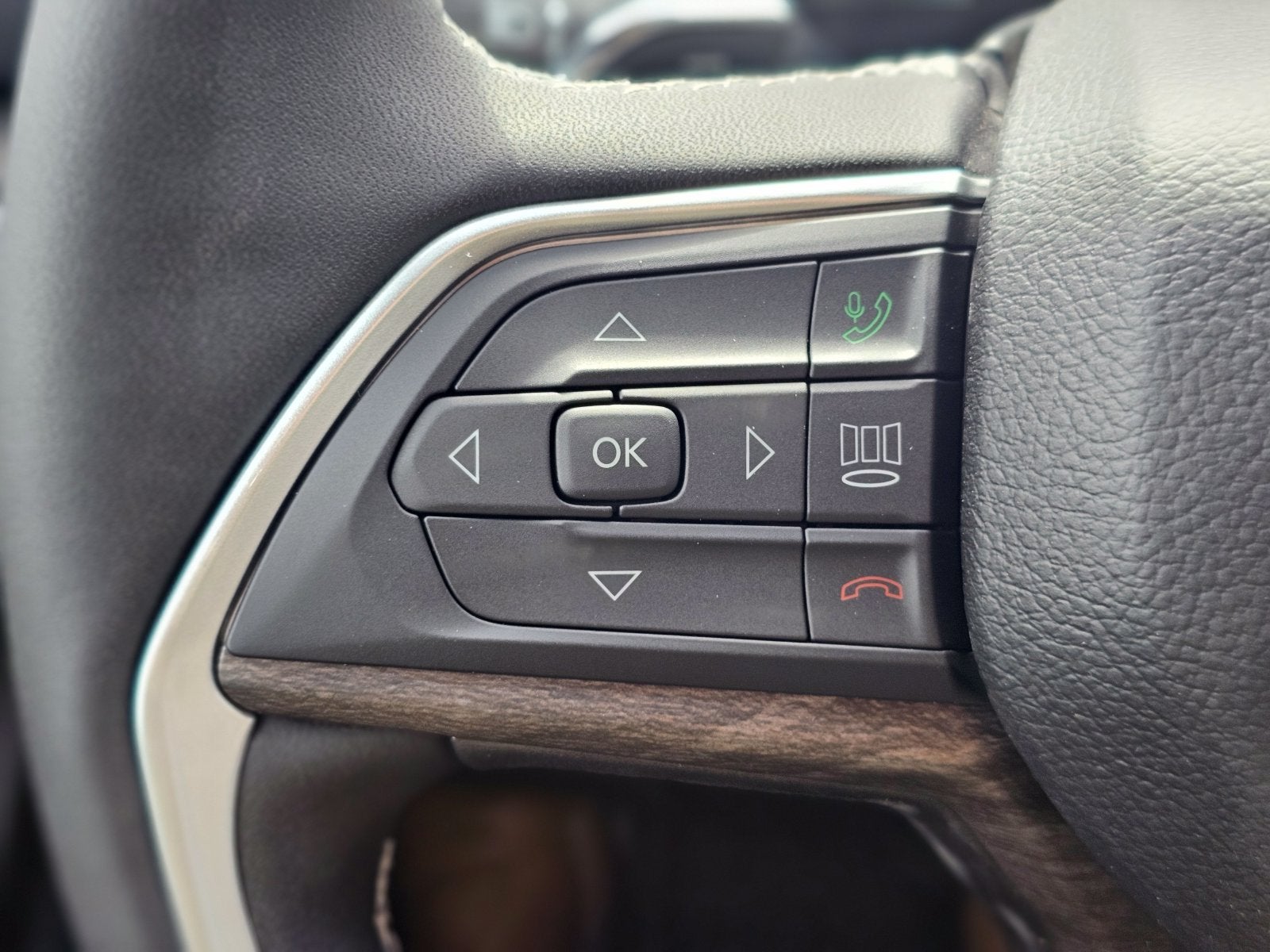 2027 Jeep Grand Cherokee Limited 2 ROW SUV