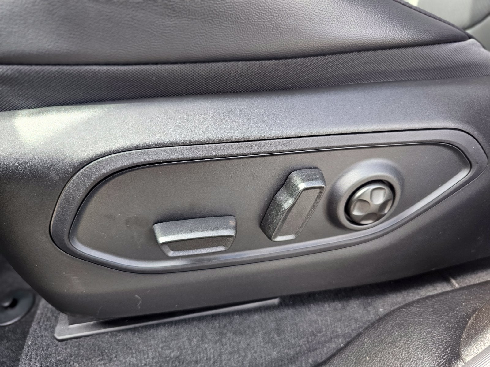 2027 Jeep Grand Cherokee Limited 2 ROW SUV
