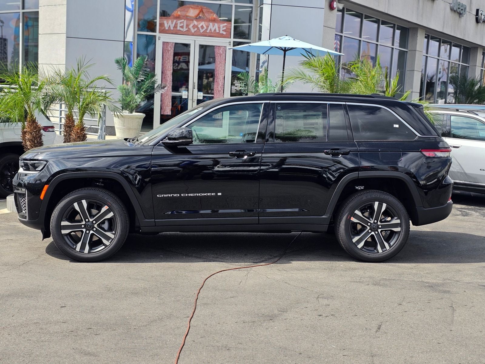 2027 Jeep Grand Cherokee Limited 2 ROW SUV