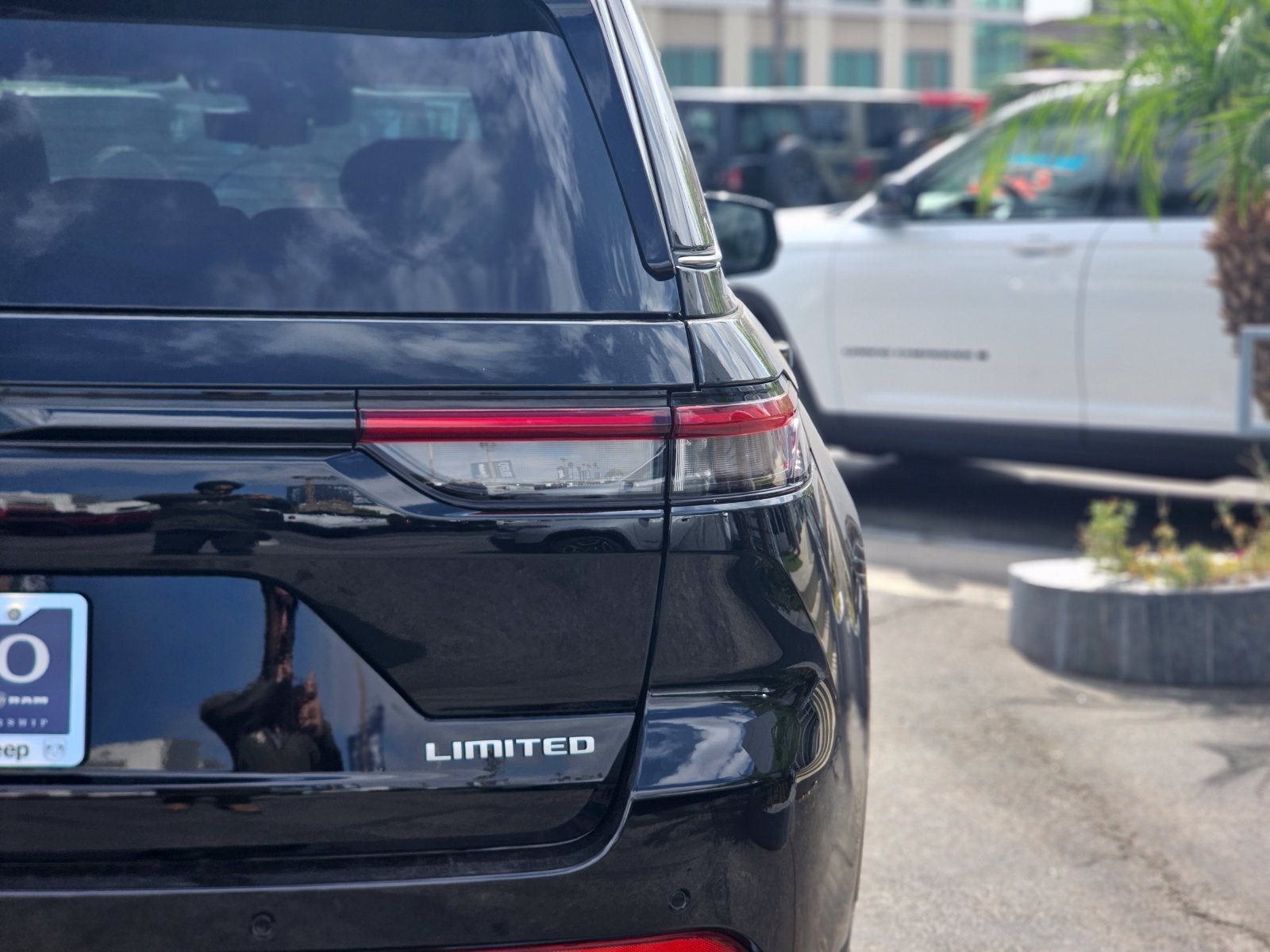 2027 Jeep Grand Cherokee Limited 2 ROW SUV