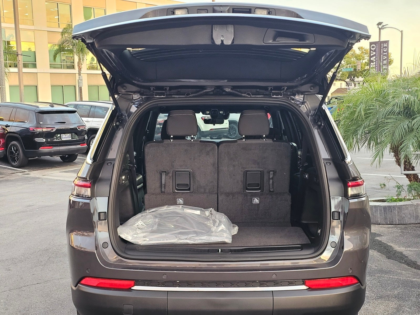 2025 Jeep Grand Cherokee L Laredo