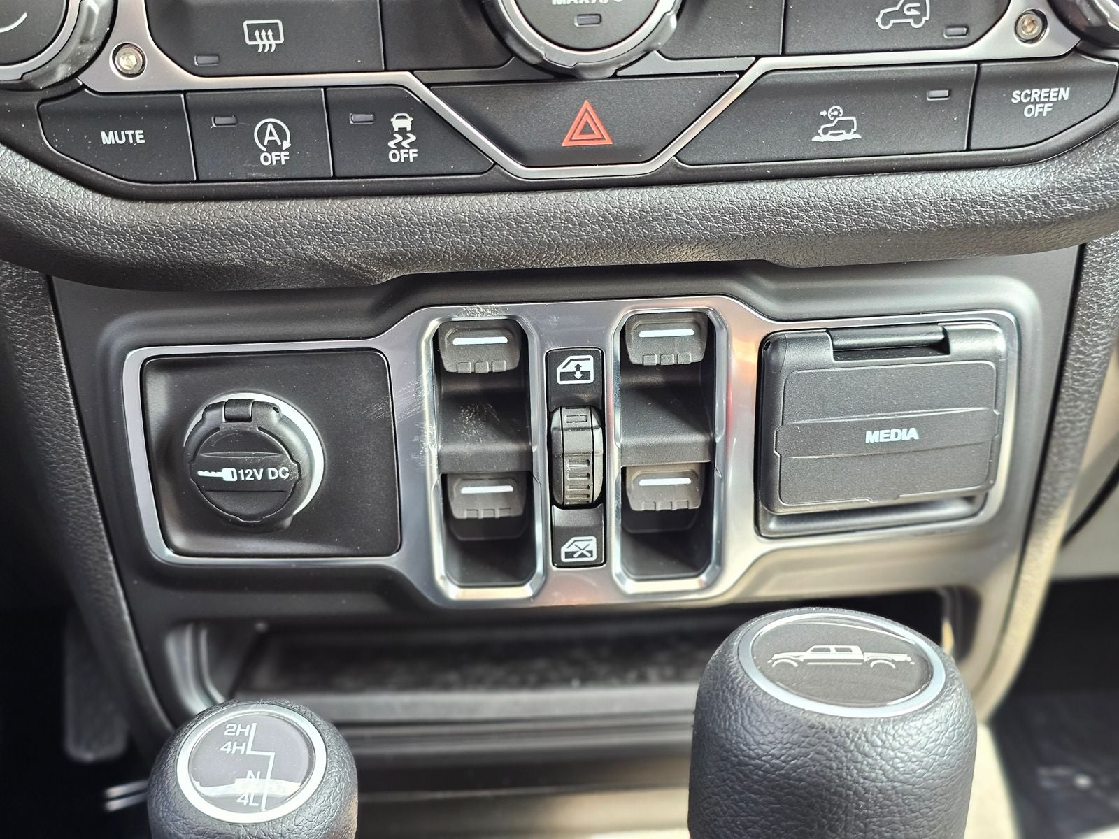 2026 Jeep Gladiator Sport