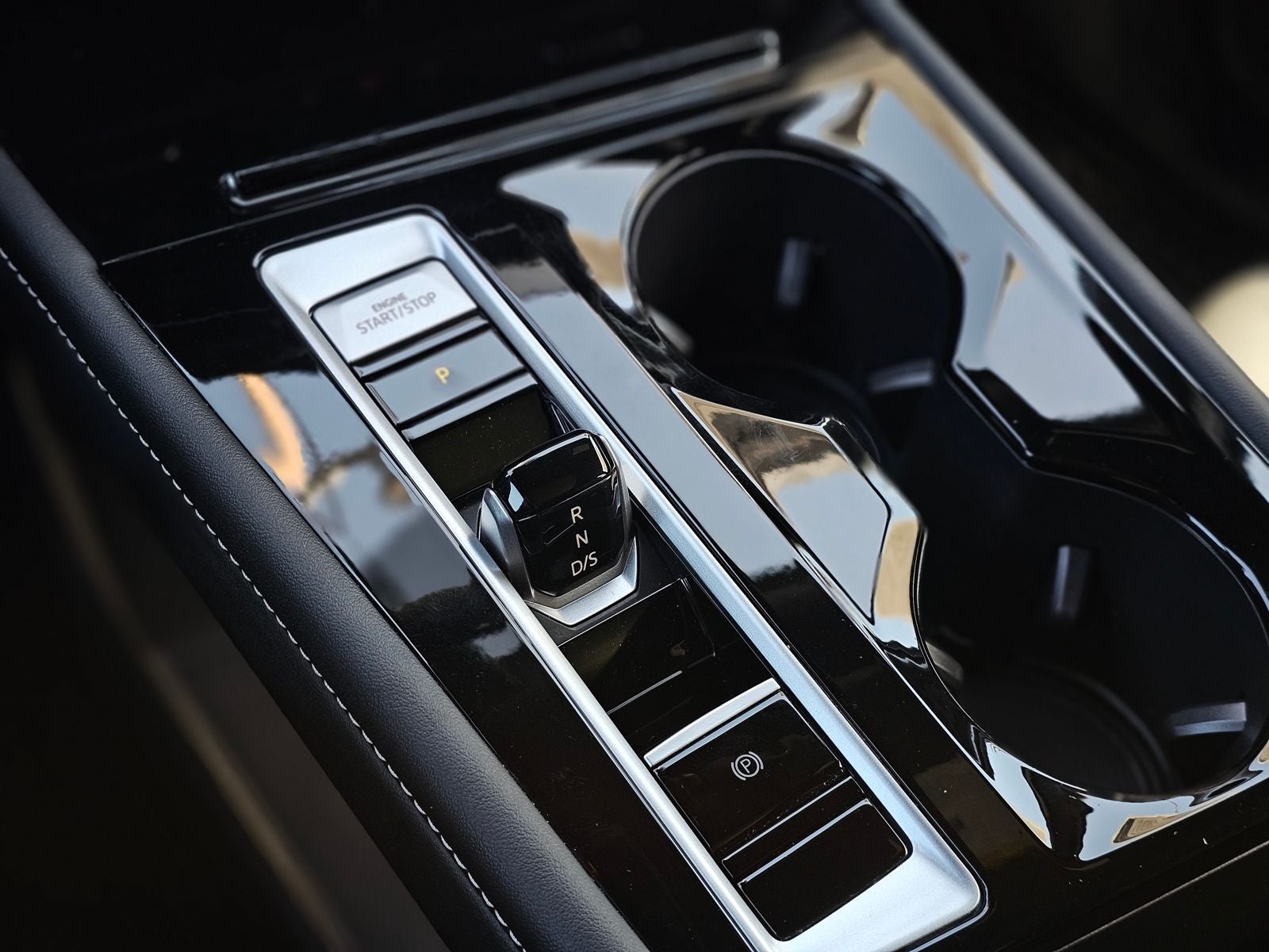 2024 Volkswagen Atlas Cross Sport 2.0T SEL Premium R-Line