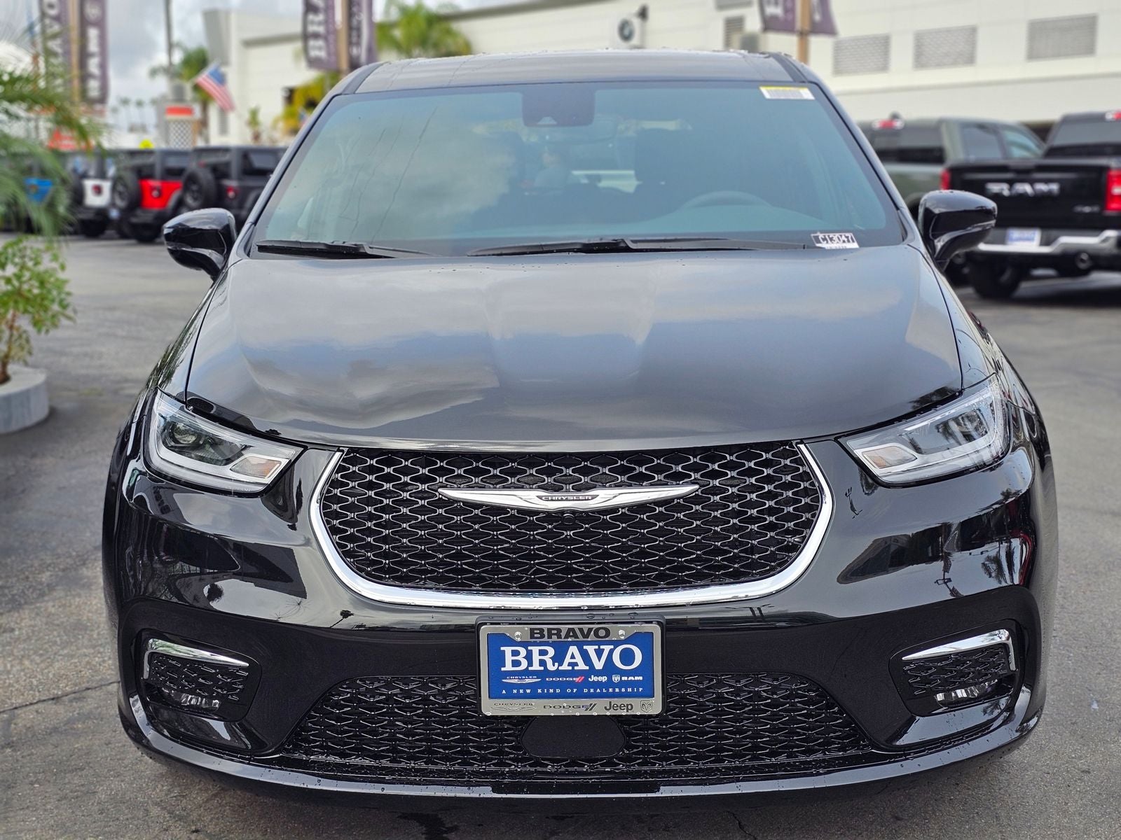 2026 Chrysler Pacifica Select