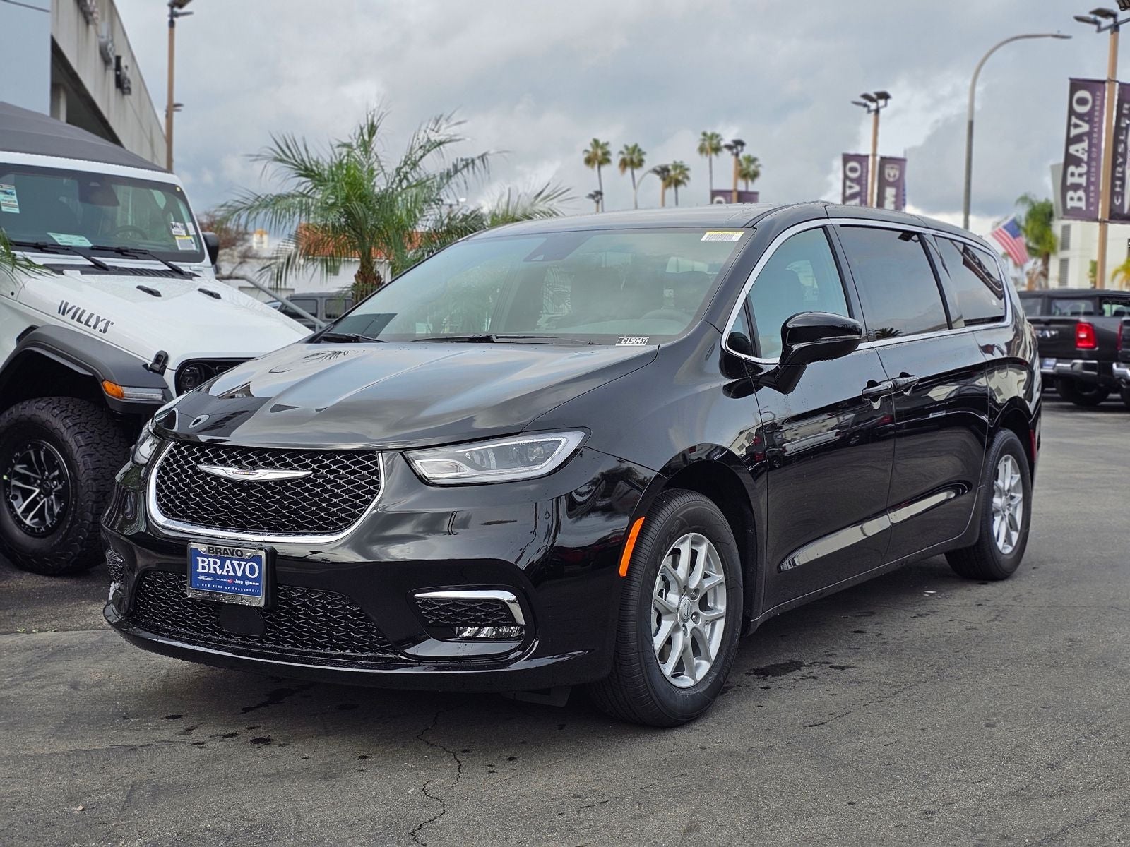 2026 Chrysler Pacifica Select