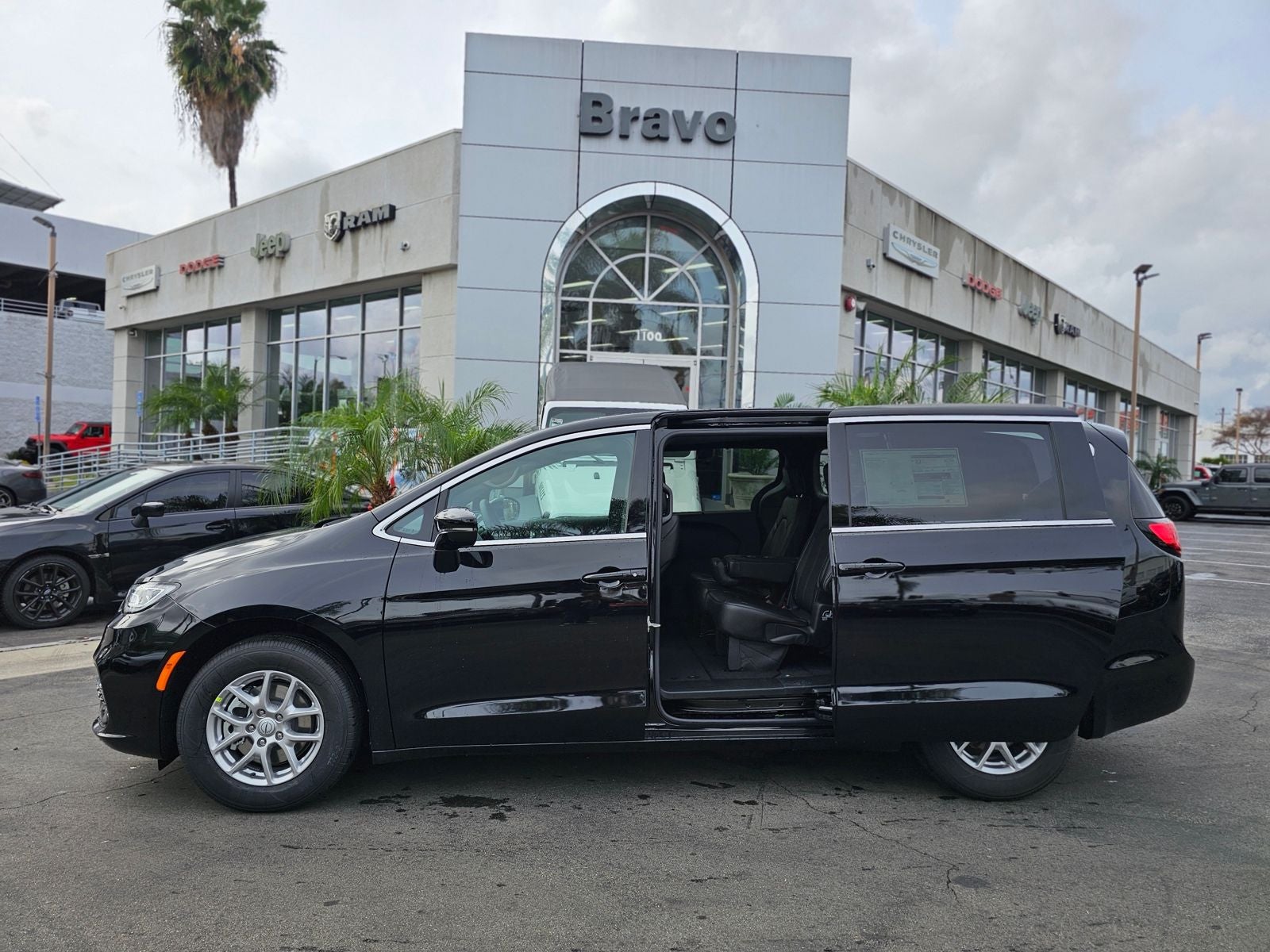 2026 Chrysler Pacifica Select