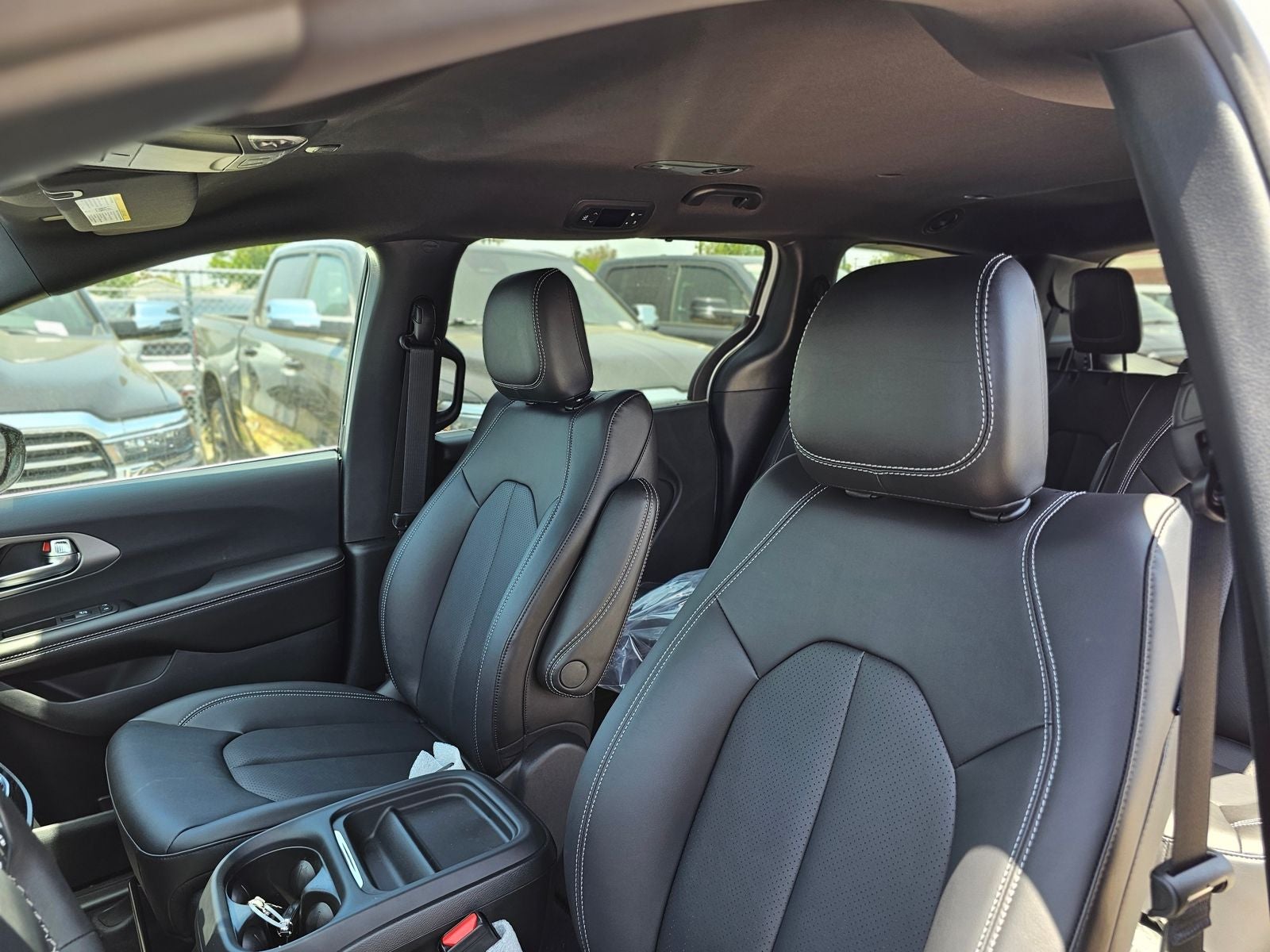 2027 Chrysler Pacifica Select