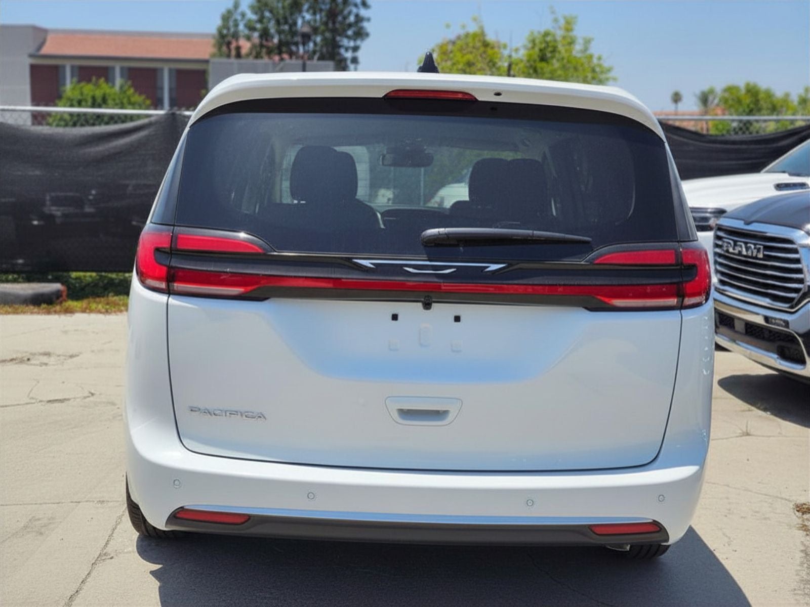 2027 Chrysler Pacifica Select