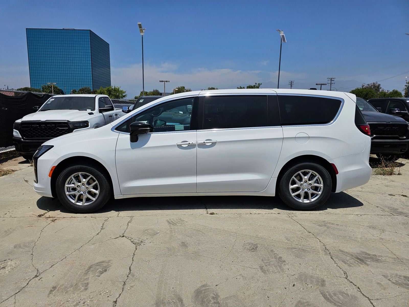 2027 Chrysler Pacifica Select
