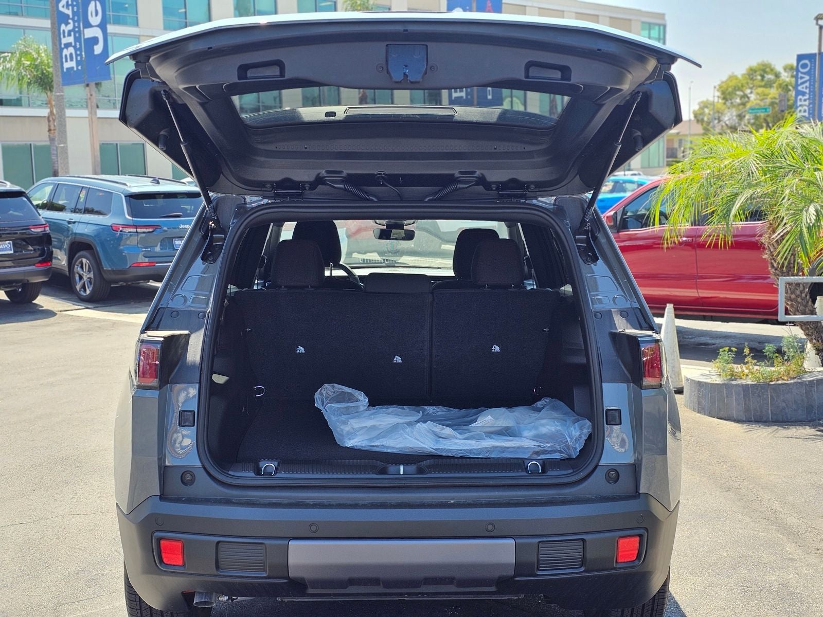 2026 Jeep Cherokee Laredo