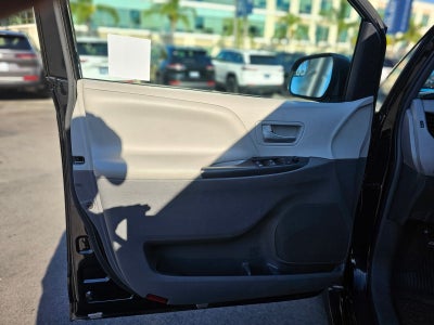 2018 Toyota Sienna LE 8 Passenger