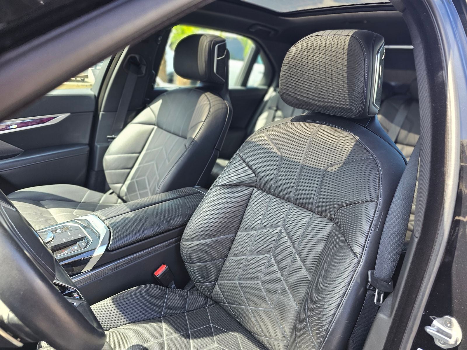 2025 BMW 7 Series 740i Premium Sedan 4D